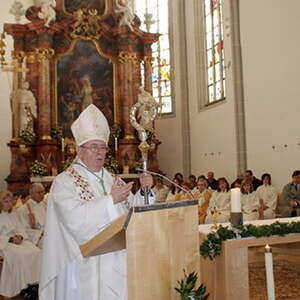 Der Bischof bei der Festpredigt