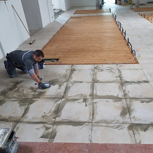 Bodenfliesen verfugen