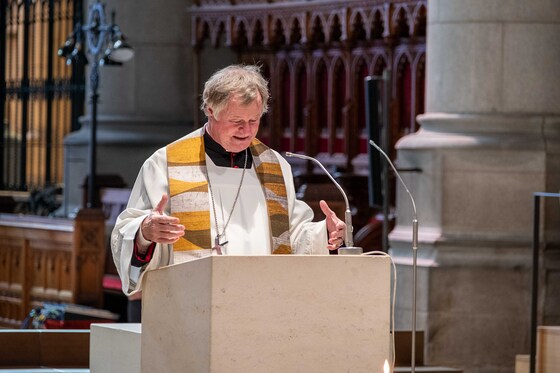 Bischof Manfred Scheuer begrüßte alle Maturant:innen und Lehrer:innen im Mariendom.