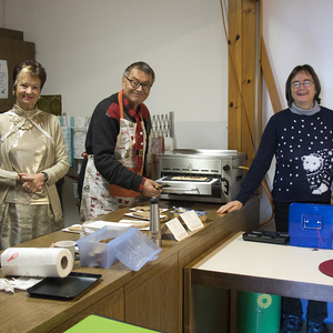 Adventkranzsegnung und Braunauer Adventcafé