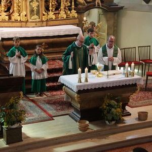 Gemeinsam den Gottesdienst feiern
