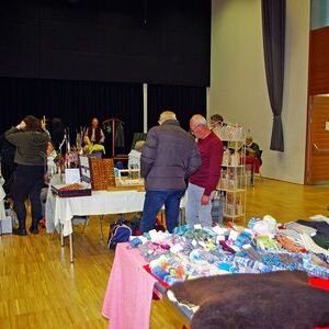 Weihnachtsbuchausstellung mit Kreativmarkt