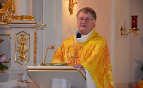 Bischof Manfred Scheuer bei der Messe der Bischofskonferenz in Laab im Walde.