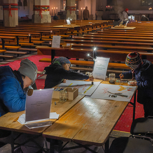 Unterschiedliche Station luden zur Beschäftigung mit dem Thema 'Friede mit mir/meinem Nächsten'