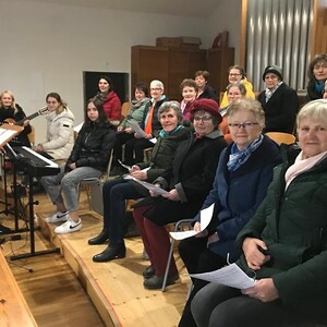 Der kfb-Frauenchor gestaltete die Gottesdienste zum Familienfasttag.