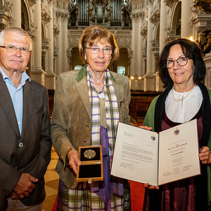 Am 18.07.2021 fand eine Heilige Messe mit Ehrungen in der Stiftsbasilika statt. Frau Dr. Schmeiss, Leiterin des KBW St. Florian erhielt die Severin Medaille der Dioezese Linz. Ebenso wurden für die langjährigen Dienste  Frau Adelheid Kaltenberger und