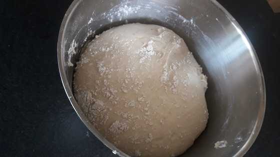 Teig für Fastenbeugel / © Helga Eder Teig für Fastenbeugel