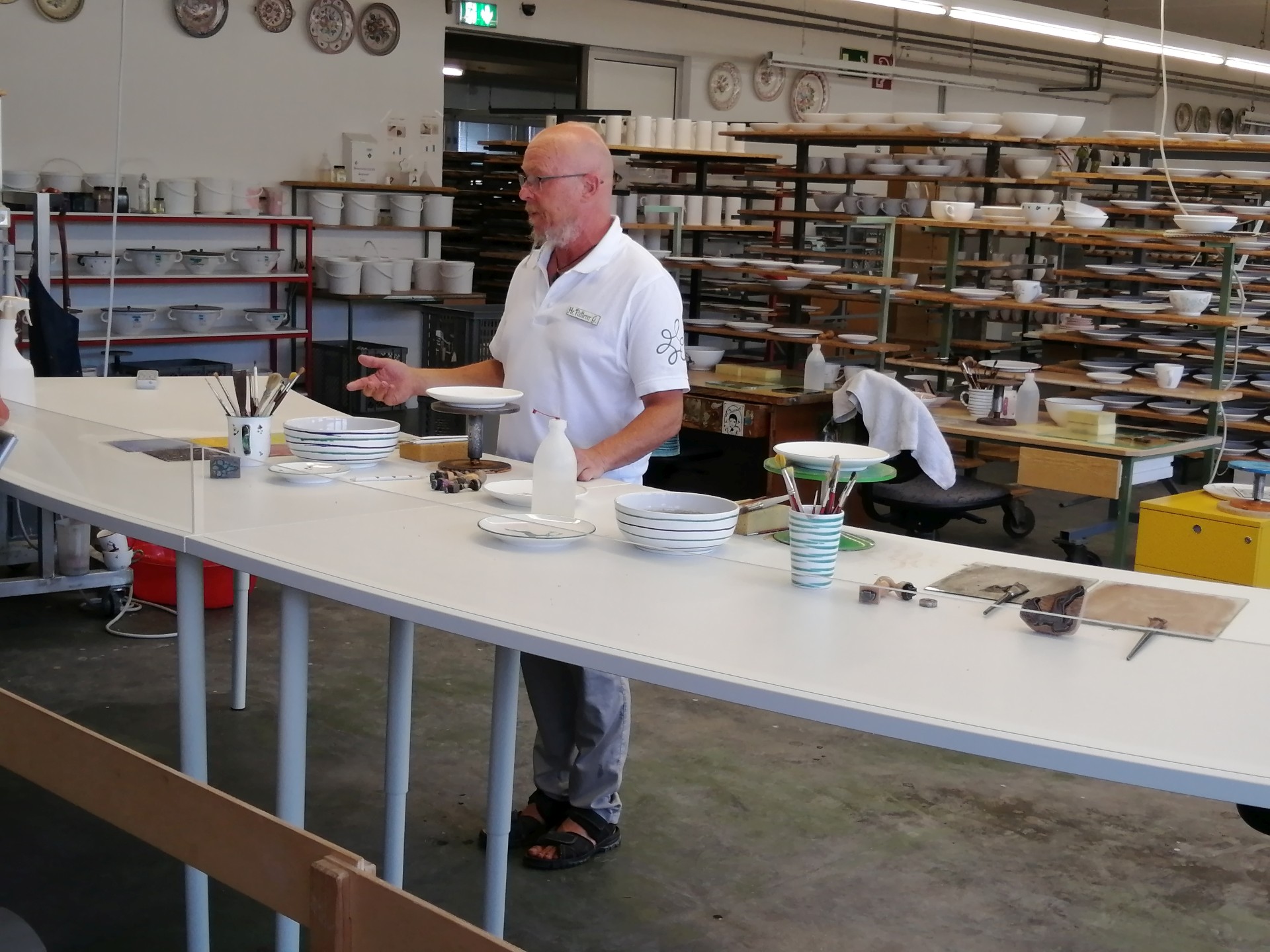 KFB Ausflug / hhirsch/pfarreottnang Ausflug zur Grünen Erde in Pettenbach und Gmundner Keramik in Gmunden