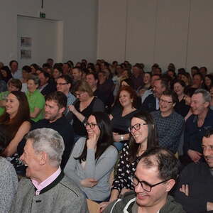  zwei restlos ausverkauften Vorstellungen vor einem begeisterten Publikum im Pfarrzentrum St. Stephanus