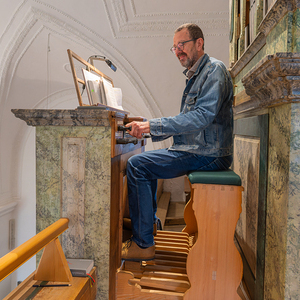 Klaus Gruber an der Orgel