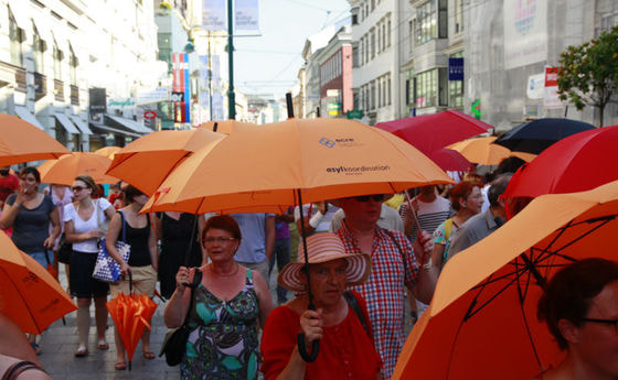 kfb Vorsitzende Erika Kirchweger beim Umbrella March