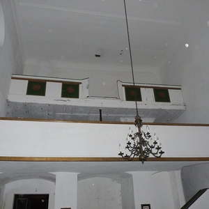 Empore ohne Bilder und Orgel