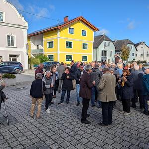 Agape vor der Kirche
