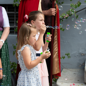 Fronleichnam Pfarre Kirchdorf an der KremsBild: Stadtkapelle Kirchdorf an der Krems spielt beim Gottesdienst und Prozession