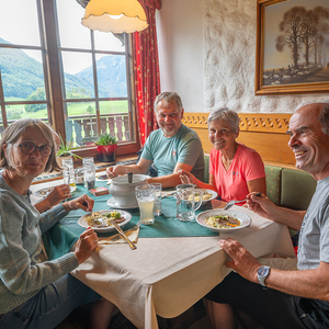 Stärkung nach dem fünfstündigen Fußmarsch mit einer Wallfahrersuppe