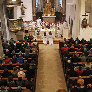 Feiernde Gemeinde in Bad Zell