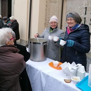 In St. Marien kochten die kfb-Frauen 70 Liter Suppe, die gut bei den Gästen ankamen. 