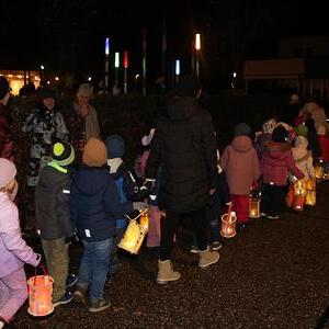 Umzug mit den Laternen