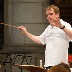 Manfred Payrhuber mit Taktstock...