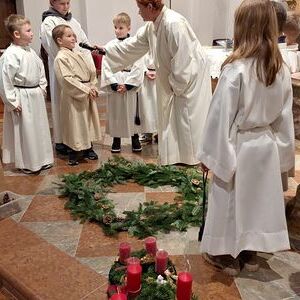 mit Adventkranzsegnung