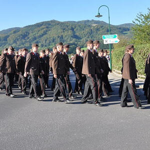 Feuerwehr beim Einzug in die Kirche