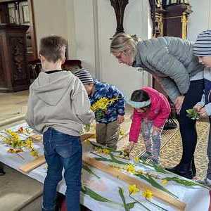 Kinderkreuzverehrung und Ratscherkinder