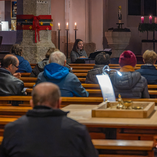 Unterschiedliche Station luden zur Beschäftigung mit dem Thema 'Friede mit mir/meinem Nächsten'