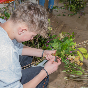 Kath. Jungschar der Pfarre Kirchdorf an der Krems übernahm heuer erstmals das Palmbuschen-Binden. 
