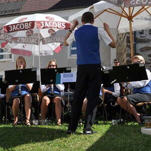 Pfarrfrühschoppen mit Spielefest und Festgottesdienst mit den Jubelpaaren