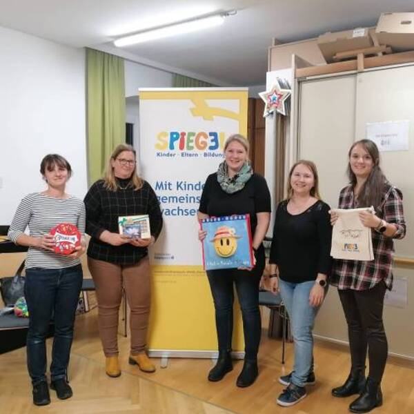 von li nach re: Melanie Weiß, Sandra  Schweitzer, Claudia Krenn, Christina Mitter,  Doris Gammer