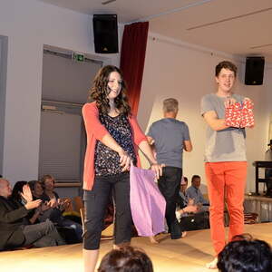 MODENSCHAU und Informationen über ökologisch und fair hergestellte Kleidung 