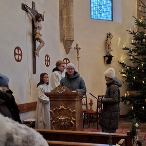 Marianne erklärt die heurige Spendenaktion.