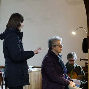 Franziska Leuschner mit einer Teilnehmerin beim Ökumenischen Orgelseminar in Ungenach