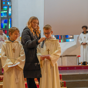 Der Christkönigssonntag 2022 stand ganz im Zeichen der MinistrantInnen: es wurde ihnen für den Dienst gedankt und zwei neue Minis wurden feierlich aufgenommen.