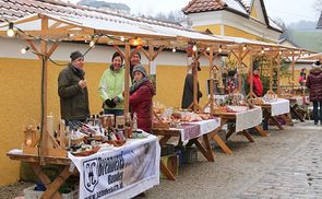 Pfarre Niederwaldkirchen: Adventmarkt