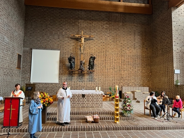 Kinder-Ostergottesdienst / Familie Giesen