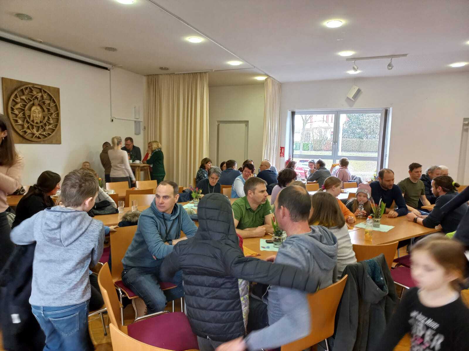 Pfarrkaffee organisiert von Erstkommunioneltern in St.Peter