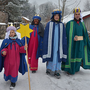 Sternsinger in Kirchdorf an der Krems:60 Kinder und 2 Gruppen Erwachsene besuchen in Kirchdorf 20 Gebiete am Samstag, Montag und Dienstag. 'Mehr als 100 Personen sind in unserer Pfarre an der Dreiköngis-Aktion beteiligt. Das ist schön, dass sich so 