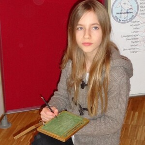 Kinder bei der Buchaustellung