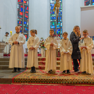 Der Christkönigssonntag 2022 stand ganz im Zeichen der MinistrantInnen: es wurde ihnen für den Dienst gedankt und zwei neue Minis wurden feierlich aufgenommen.