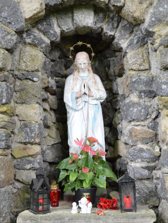 Maria mit dem Rosenkranz