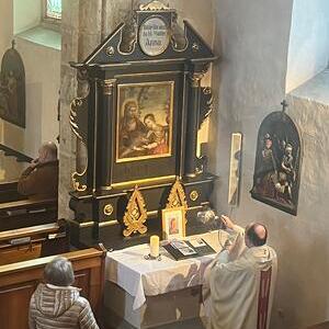 Segnung Seitenaltäre