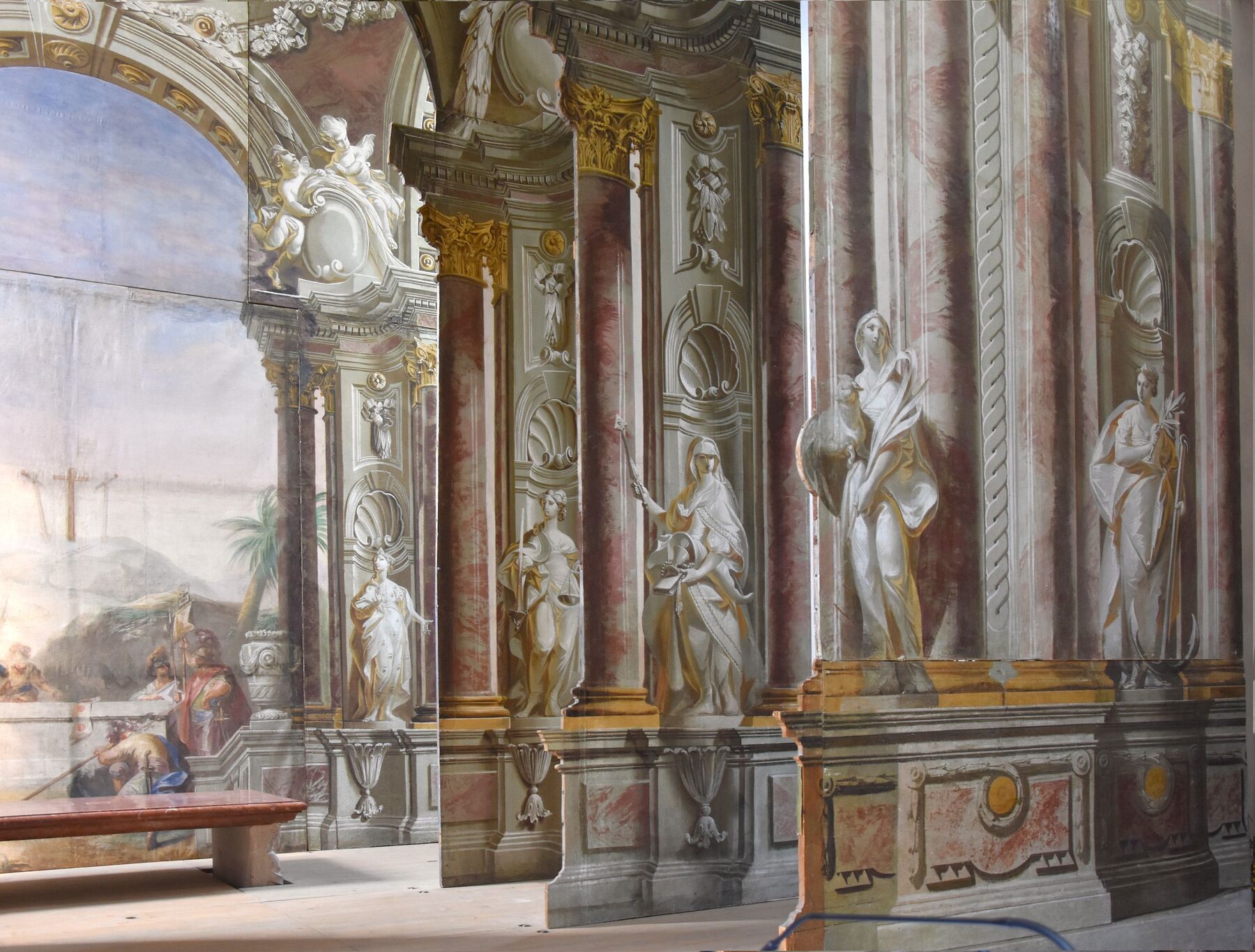 Berglgrab / © Diözese Linz / Judith Wimmer Einzigartig in Österreich ist das Heilige Grab des Hofmalers Johann Baptist Wenzel Bergl (1719–1789) in der ehem. Stiftskirche Garsten, ein beeindruckendes Beispiel barocker Illusionsmalerei, das 1777/78 geschaffen wurde. Kulissen in vier hintereinan