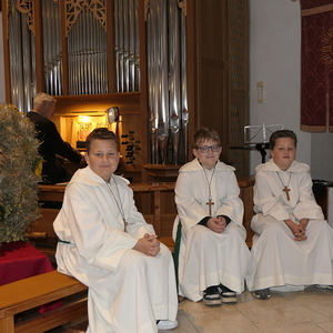 Einkleidung der neuen Ministranten