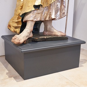 Podeste für Statuen gebaut