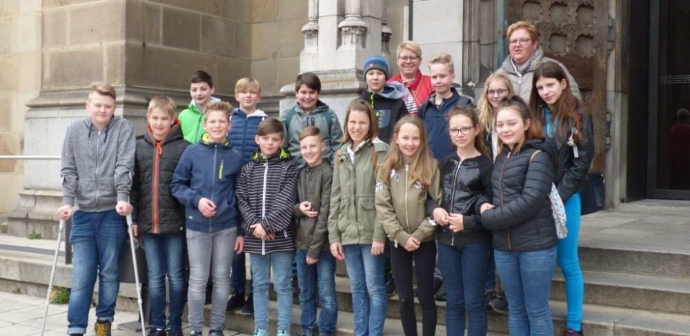 Dombesuch der Firmlinge