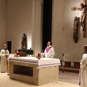Adventkranzweihe 2022 in St. Quirinus