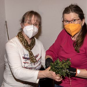 mit Erstkommunionmüttern und -kindern