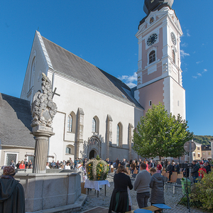 Erntedank Feier in der Pfarre Kirchdorf/Krems mit Pfarrer P. Severin Kranabitl am KirchenplatzFoto: Jack Haijes