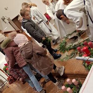mit Adventkranzsegnung